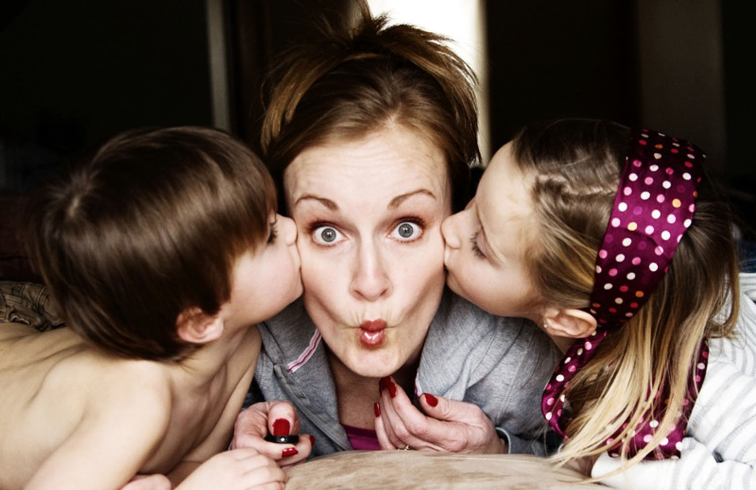 mom-with-kids-kissing